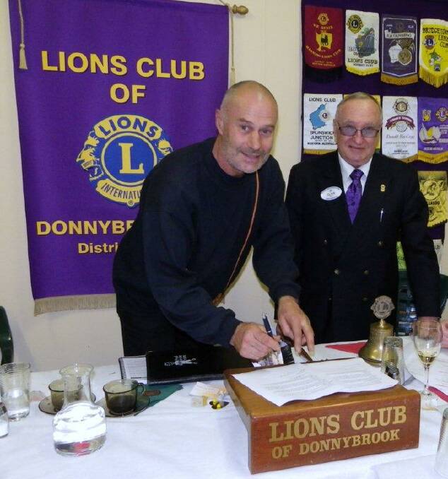 Lions Club President Clive Reid and Donnybrook Community Radio Secretary Ian Drummond sign the Memorandum of Understanding for the sharing of the Lions Club premises.