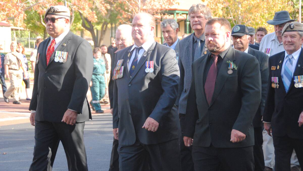 Vietnam Veterans: Syd Newton, Damian Dixon, and Dan Armstrong head up the parade.