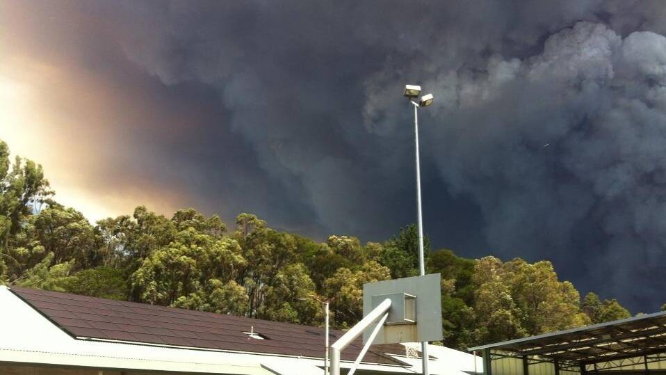 Photos of the bushfire smoke taken at or near Greenbushes Primary School. Photos: Rowie Andrews/FACEBOOK.