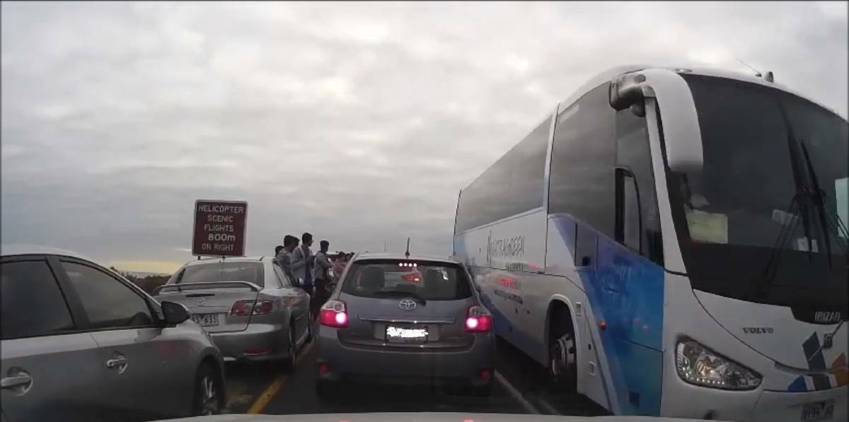 Traffic and parking congestion caused by the number of tourists visiting the Twelve Apostles at Port Campbell. 