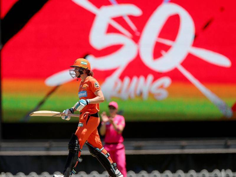 Natalie Sciver has produced a player-of-the-match performance to help Perth beat Sydney Sixers.