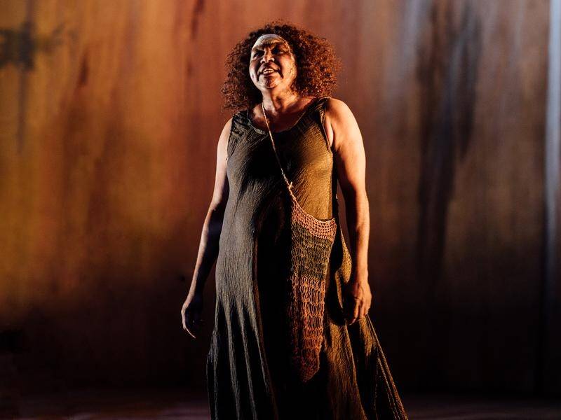 Indigenous actor Ningali Lawford-Wolf has died while on tour with the Sydney Theatre Company.