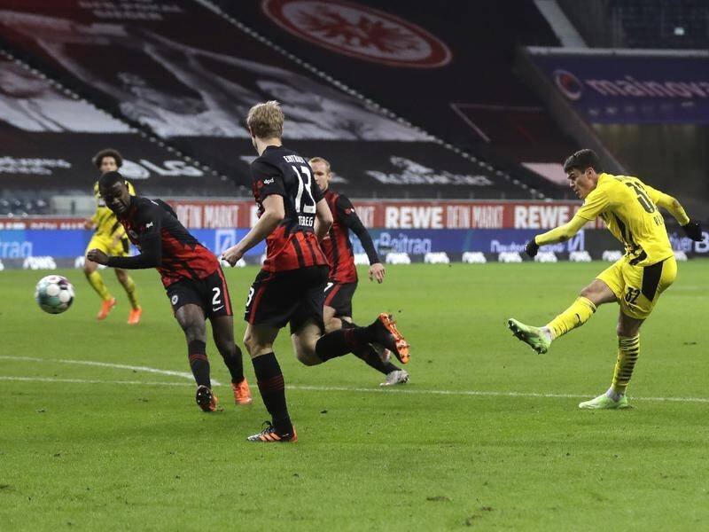 Dortmund teenager Giovanni Reyna scores a superb equaliser in the 1-1 draw at Eintracht Frankfurt.