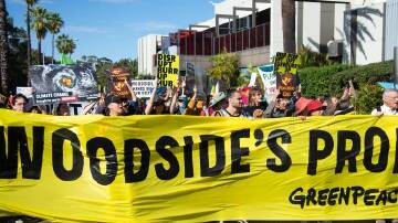 Environmental groups wanted Woodside shareholders to reject the oil and gas giant's climate plan. (Aaron Bunch/AAP PHOTOS)