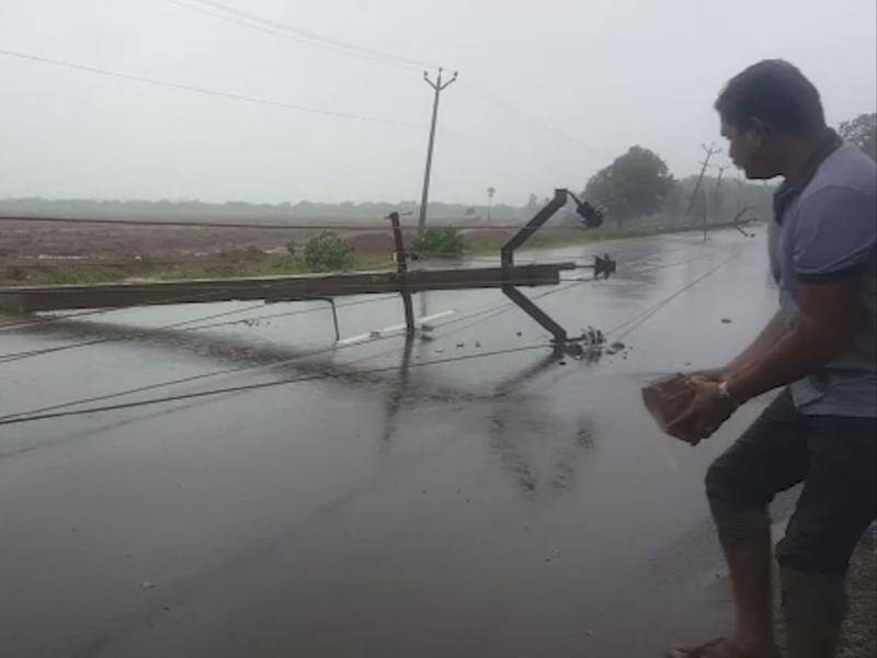 Cyclone Gaja has felled trees and power lines in Tamil Nadu in India, with at least 13 killed.