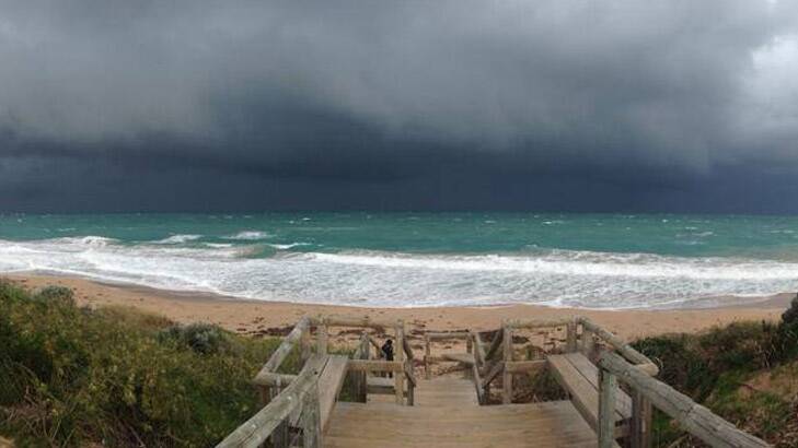 Clouds rolling in at Madora Bay Photo: PerthWeatherLive.com